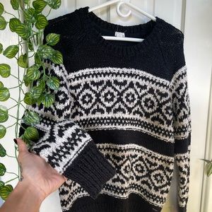 Oversized knitted sweater size xs aztec pattern